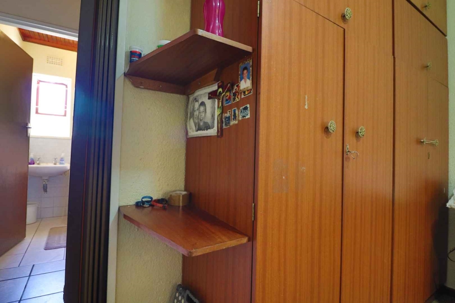 5 Bedroom Property for Sale in Sanddrift Western Cape